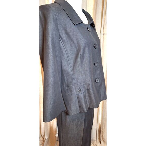 Larry Levine Ladies Gray Suit Jacket & Pant Size 12 - Picture 2 of 15
